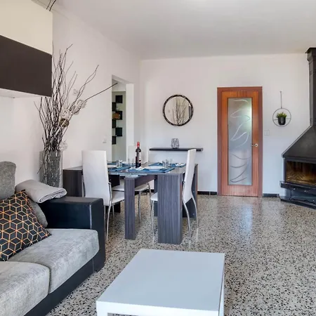 Holiday home Lluisa